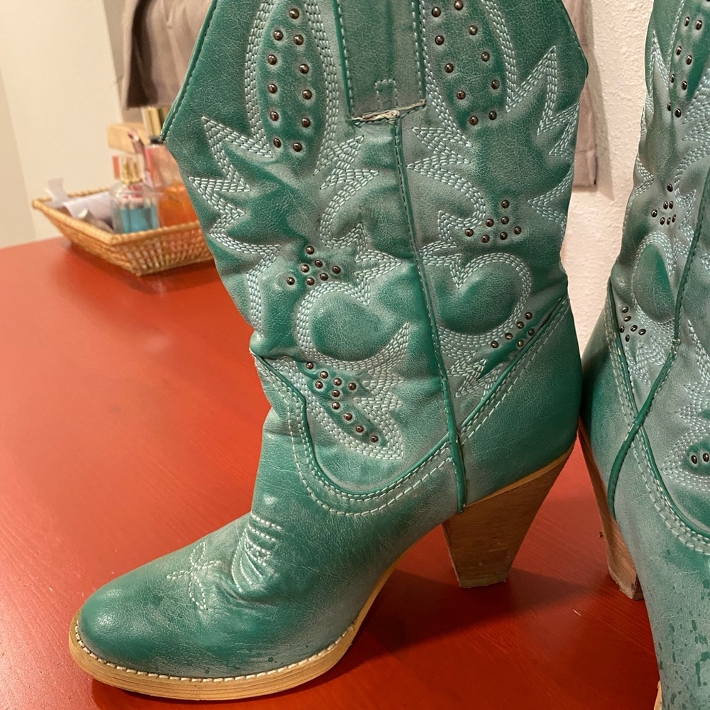 Turquoise cowboy boots size 7